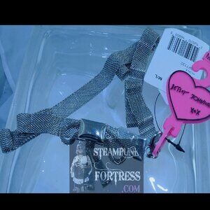 VINTAGE NEW WITH TAGS BETSEY JOHNSON METAL BOW BELT MEDIUM LARGE EXTENDABLE LOBS